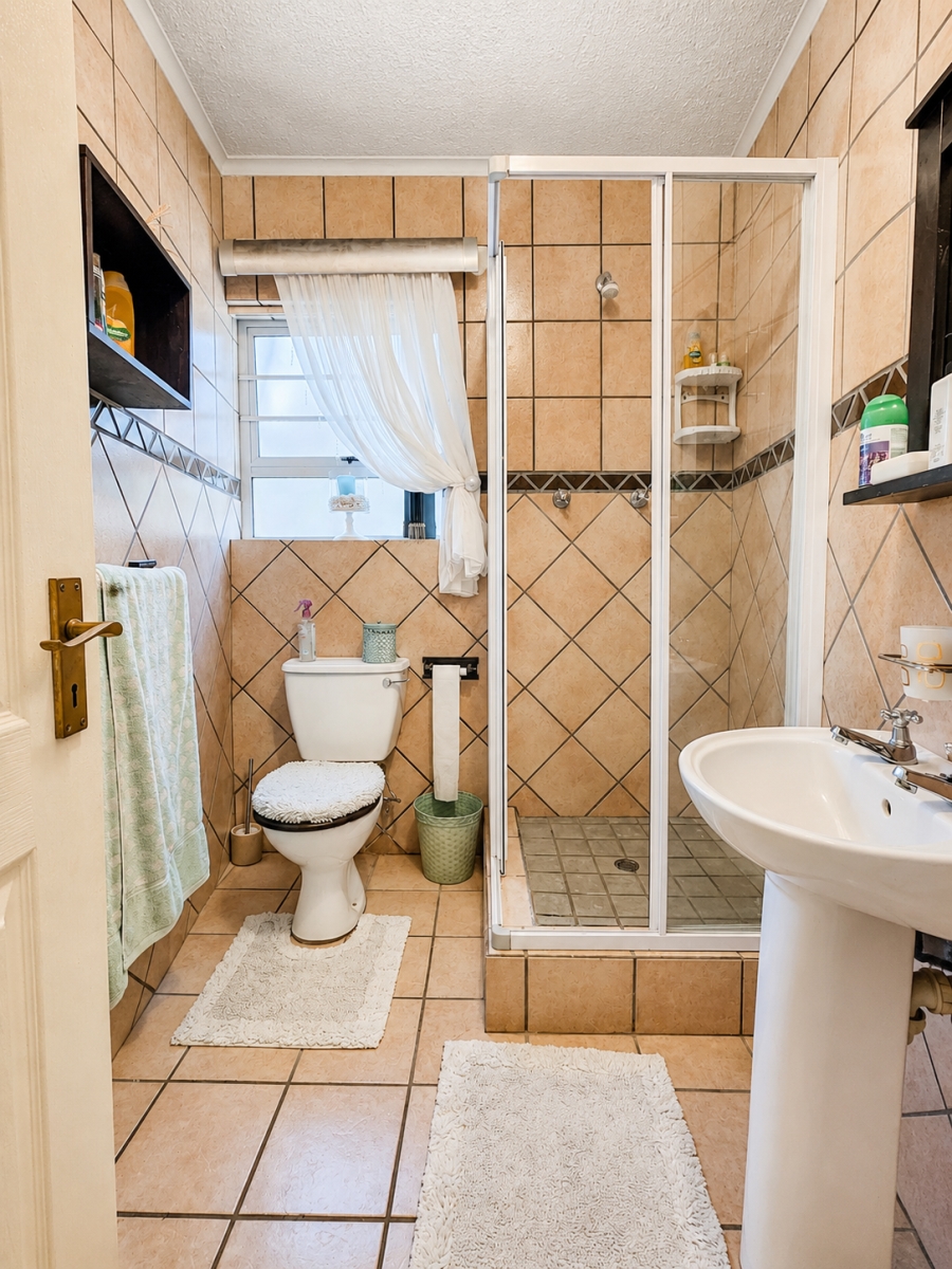 5 Bedroom Property for Sale in Wavecrest Eastern Cape